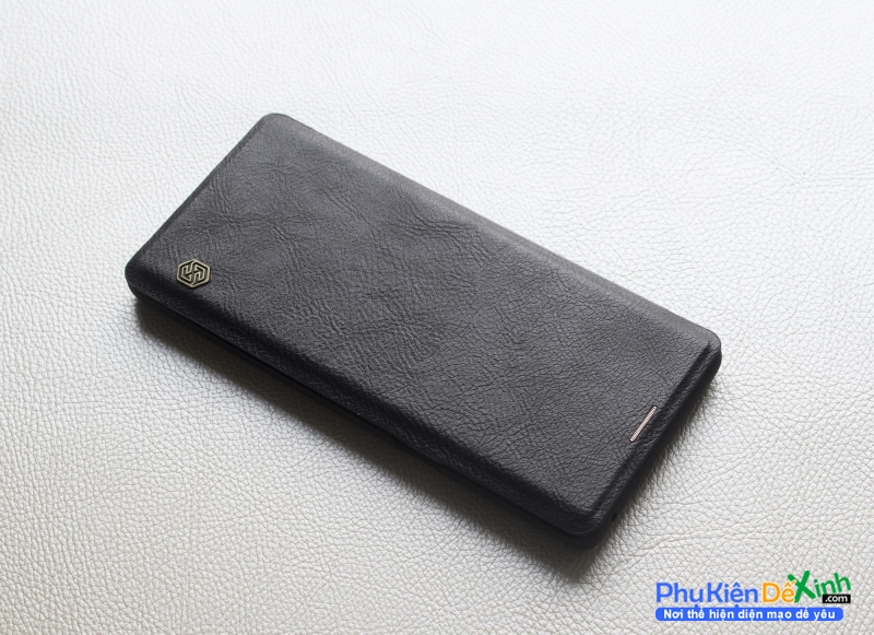 Bao Da Samsung Galaxy Note 8 Hiệu Nillkin Qin được làm bằng da và nhựa cao cấp polycarbonate khá mỏng nhưng có độ bền cao nếu được bảo vệ cẩn thận thì xài sẽ rất bền.